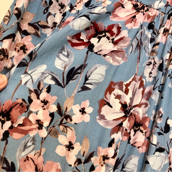 NWOT Willow & Clay Blue Pink Floral Summer Blouse Size Medium - Picture 9 of 14